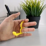 2-in-1 Plastic Dual-Finger Mobile Stand cum Keyring (1 Pc, Mixed Color) - Image 2